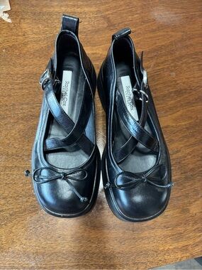 Black Leather Crisscross Mary Jane Flats